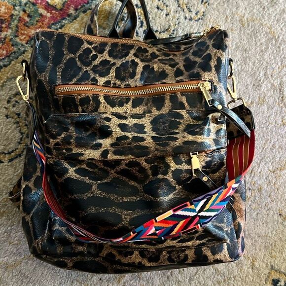 Cheetah Women Backpack Purse - Picture 3 of 4